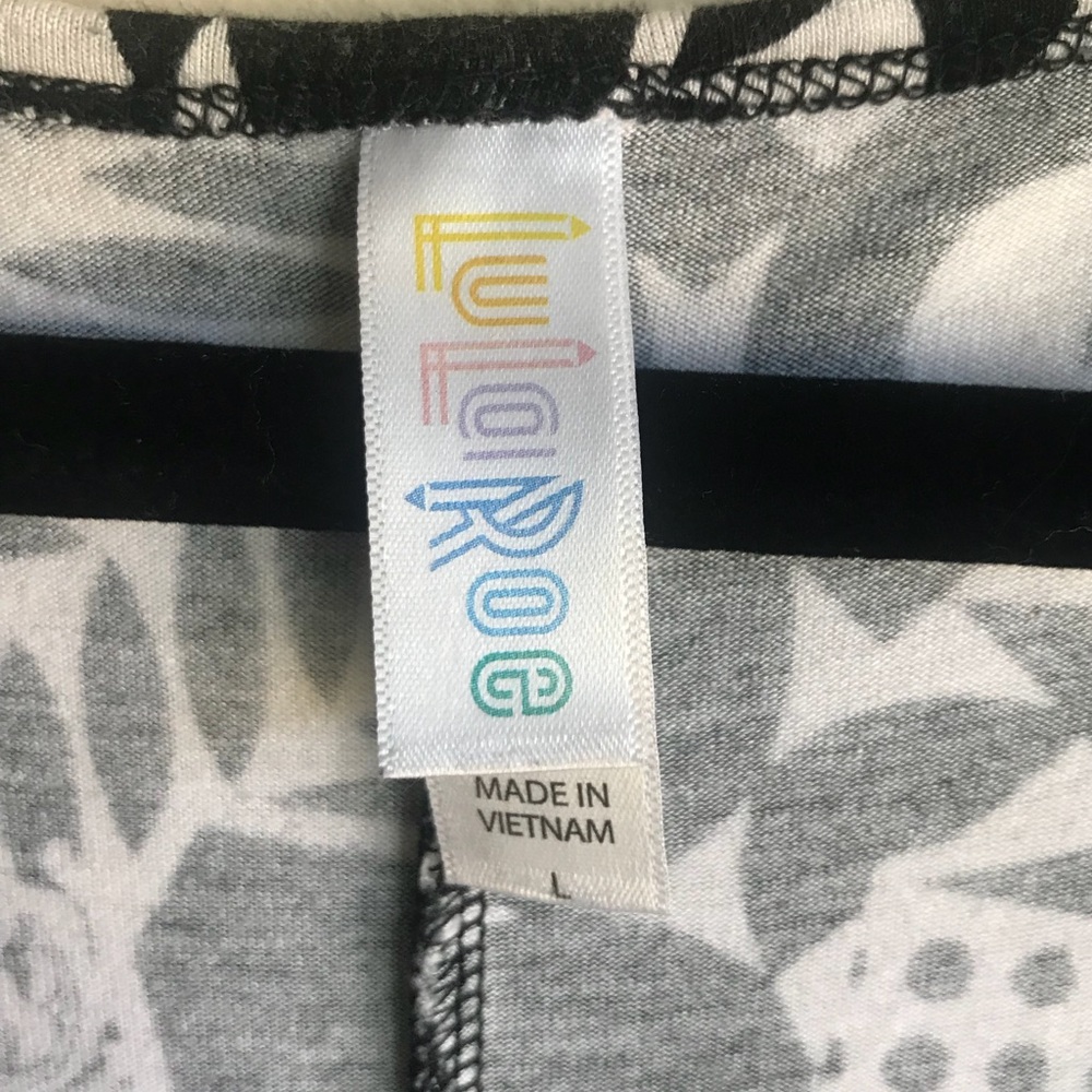 Lularoe Perfect Tee - Picture 5 of 8